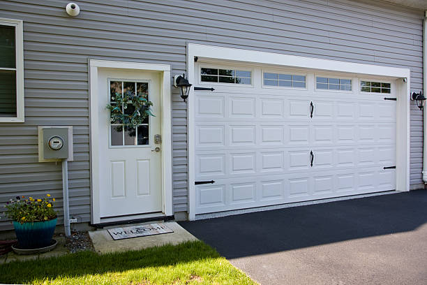 24/7 Emergency Garage Door Panel Replacement experts in Skyline View, PA